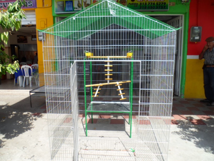 JAULA SIN PISO Y CON  GIMNASIO PARA LORO